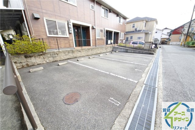 ローテローゼさかえの駐車場