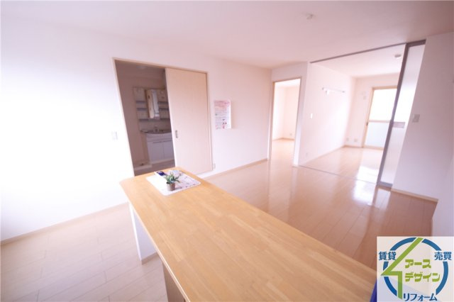 ローテローゼさかえの居間・リビング|※類似部屋