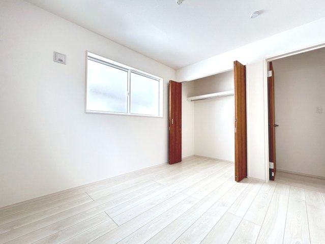 ブルーミングガーデン　一宮市萩原町萩原古井溝　全2区画分譲の洋室|全居室に【２４時間換気システム】を設置。家の中の空気をいつも新鮮に保ちます。カビの発生を抑えられます。
気密性に優れているため、部屋によっての温度差が小さく、家中どこでも快適に過ごせます。