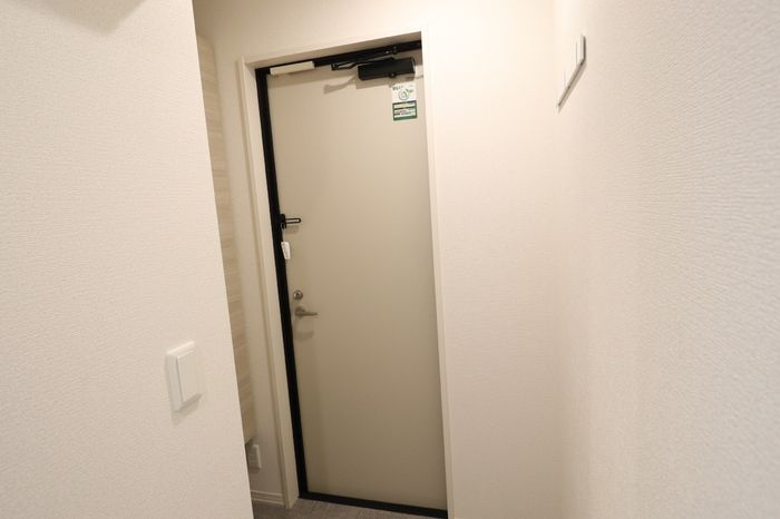 D-ROOM NISHIBARU　A棟の玄関