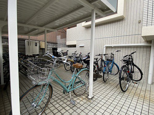 グラン・ドムール智恵光院の駐輪場