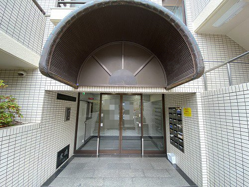 グラン・ドムール智恵光院のエントランス