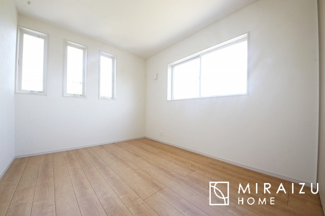 【洋室】 | 建物完成につき、実際のお部屋をごゆっくりご見学いただけます。お休みの日にご家族で見学はいかがでしょう。