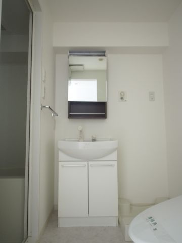 ルネ日本橋アネーロの独立洗面台