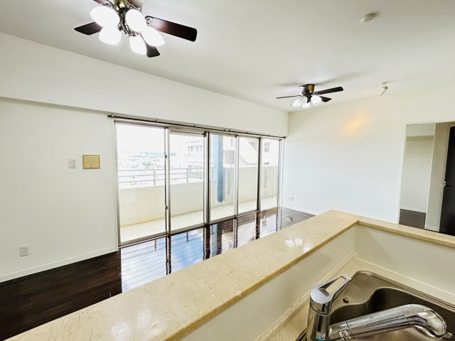 ミルコマンション真栄原スカイビューの居間・リビング