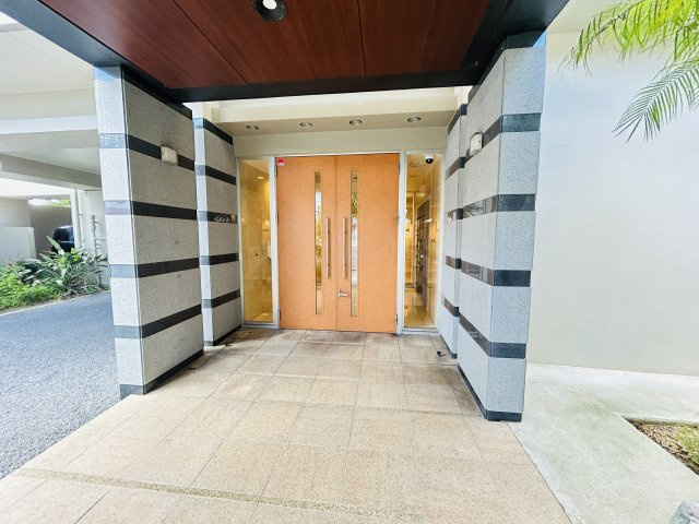 ミルコマンション真栄原スカイビューのエントランス