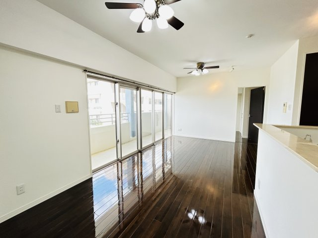 ミルコマンション真栄原スカイビューの居間・リビング