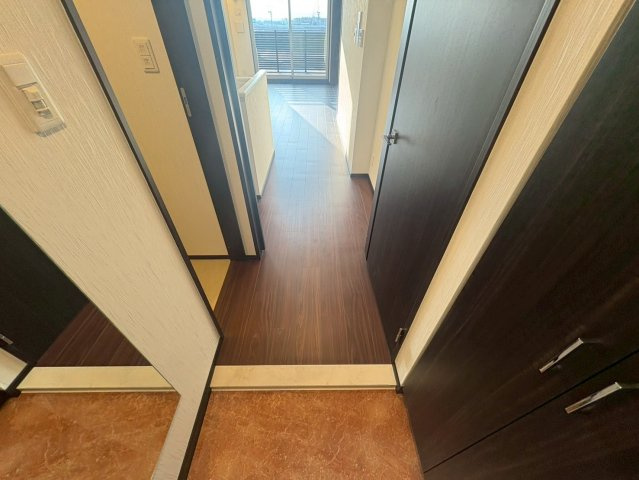 プレジオ三国ASIANの玄関