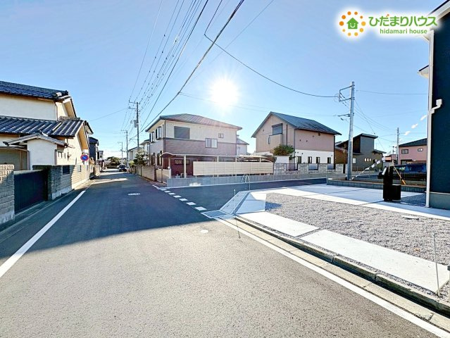 行田市城西第2　新築一戸建て　リーブルガーデン　05の前面道路含む現地写真|3方角地につき日当たり・風通し良好です◎
