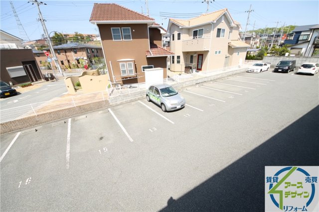 ラフィーネ二ツ屋の駐車場