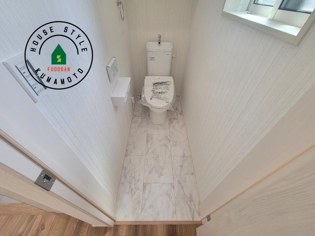 宇土市宮庄町第1-4棟（1号棟）のトイレ|温水洗浄便座を完備しております。2ヶ所にトイレがあるのは朝の慌ただしい時間も安心です。