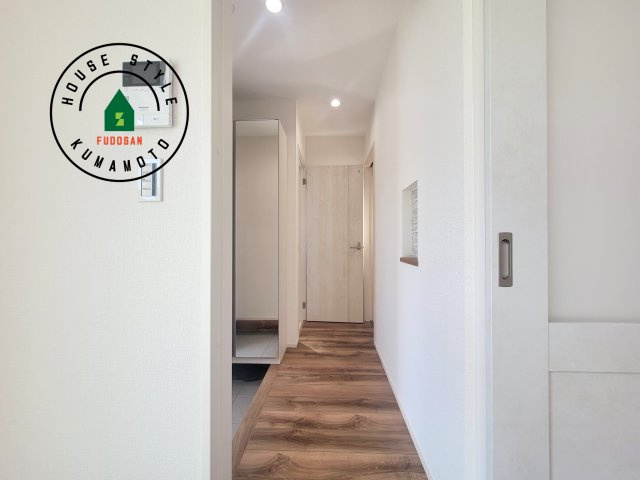 宇土市宮庄町第1-4棟（1号棟）の内装|平屋はワンフロアしかないため、部屋と部屋の距離が近くなります。 生活音の緩衝材として廊下を活用するのがおすすめです。