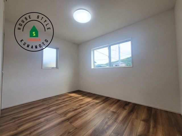宇土市宮庄町第1-4棟（1号棟）の洋室|採光良好な洋室は全居室、複層ガラスの遮熱効果と断熱効果で、一年中快適に過ごせます。
