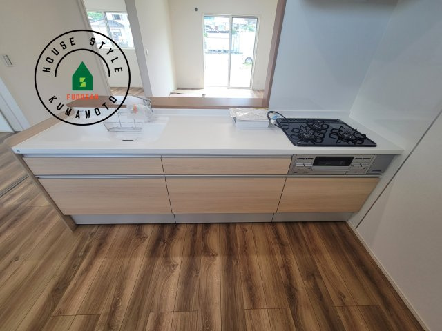 宇土市宮庄町第1-4棟（1号棟）のキッチン|ご家族を近くに感じられる対面キッチンのLDK。会話もはずみそうですね。