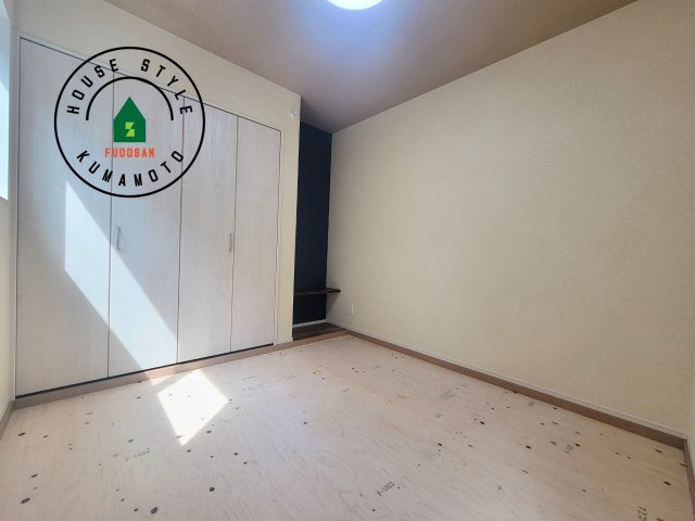 宇土市宮庄町第1-4棟（1号棟）の和室|和室を上手に活用すると暮らし方の幅が広がります。例えば普段は開け放して、子供の小さいうちはお昼寝や遊びのスペースに。畳はソフトなので転んでもケガをしにくく安心です