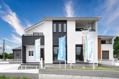 【外観】 | 大泉第12寄木戸　一建設　1号棟 | 青空に映える高級感のあるエクステリアです。
ぜひ一度ご見学ください！