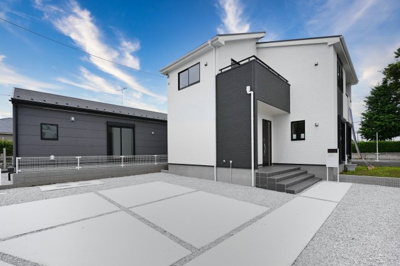 【外観】 | 大泉第12寄木戸　一建設　1号棟 | 並列駐車可能なカースペースです！お客様も遊びに来やすいですね♪