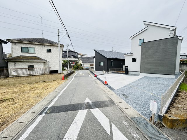 新築　高崎市剣崎町23-1期　LIGNAGE　5号棟の前面道路含む現地写真|現地写真　東側接道幅員約5ｍ