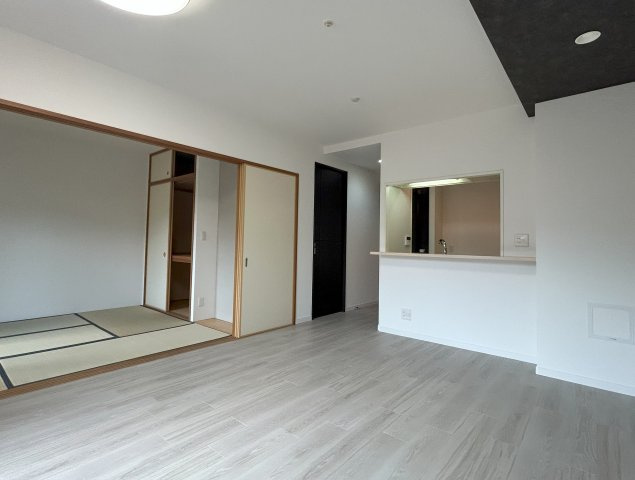 MPLAZA堺東フェニックスアベニューの居間・リビング|LDK