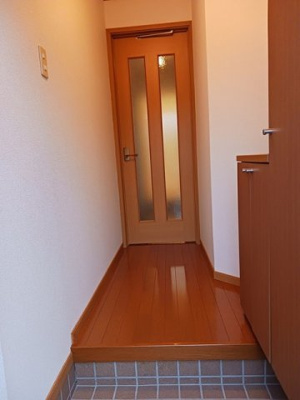 【玄関】 | カーサ・ラッフィナート | 収納もある玄関です