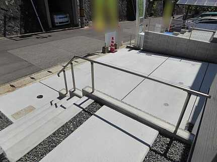 安佐北区亀崎の前面道路含む現地写真