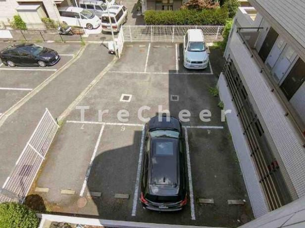 ドミシル池袋の駐車場