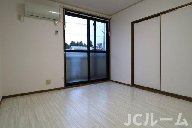 ロイヤルガーデン子安 Cの居間・リビング