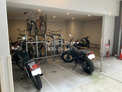 【その他】 | アーバネックス本町 | 敷地内にはバイク置場と駐輪場もあります！