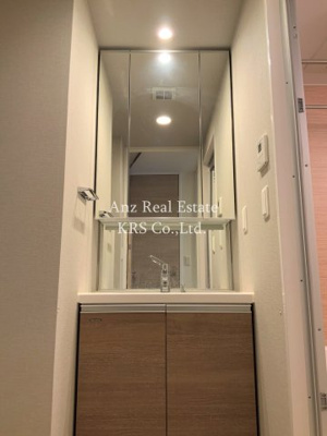 【洗面所】 | アーバネックス本町 | 三面鏡の縦型照明付き洗面台！