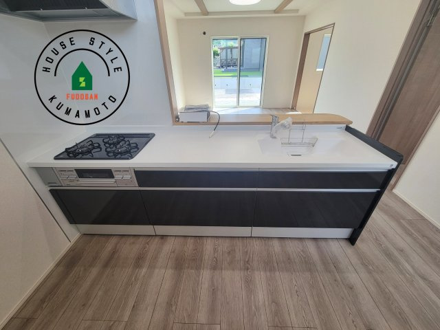 宇土市宮庄町第1-4棟（3号棟）のキッチン|ご家族を近くに感じられる対面キッチンのLDK。会話もはずみそうですね。