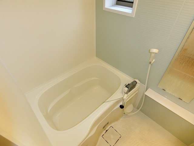 コーポラス若草EASTの浴室