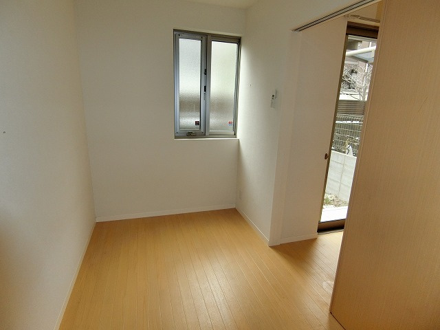 コーポラス若草EASTの洋室