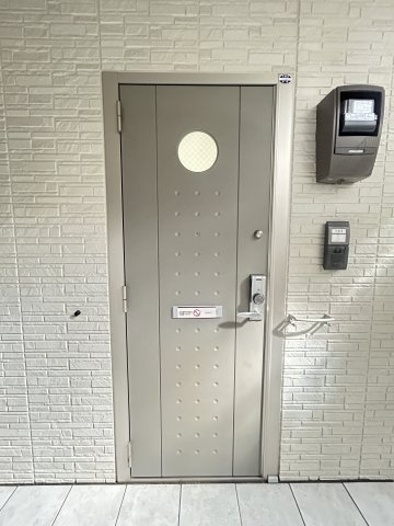 レセンテSFK　B棟の玄関