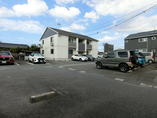 レセンテSFK　B棟の駐車場