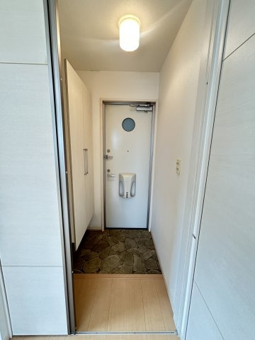 レセンテSFK　B棟の玄関