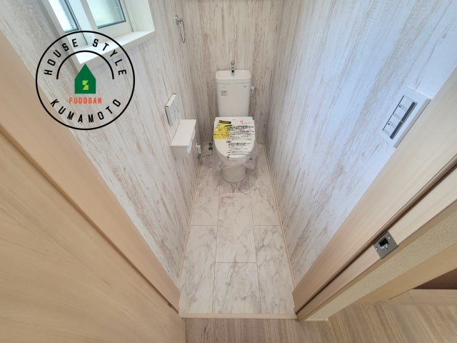 宇土市宮庄町第1-4棟（4号棟）のトイレ|温水洗浄便座を完備しております。2ヶ所にトイレがあるのは朝の慌ただしい時間も安心です。