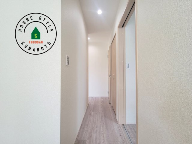 宇土市宮庄町第1-4棟（4号棟）の内装|平屋はワンフロアしかないため、部屋と部屋の距離が近くなります。 生活音の緩衝材として廊下を活用するのがおすすめです。