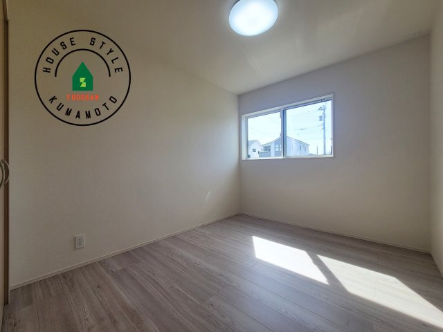 宇土市宮庄町第1-4棟（4号棟）の洋室|採光良好な洋室は全居室、複層ガラスの遮熱効果と断熱効果で、一年中快適に過ごせます。
