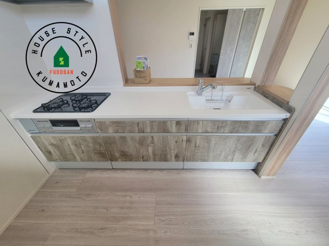 宇土市宮庄町第1-4棟（4号棟）のキッチン|ご家族を近くに感じられる対面キッチンのLDK。会話もはずみそうですね。
