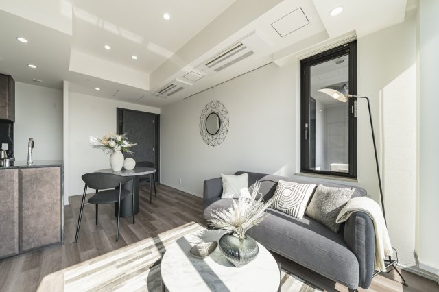 【居間・リビング】 | ザ・パークハウス白金二丁目タワー | 陽当たりの良いLDK（約16.5帖）