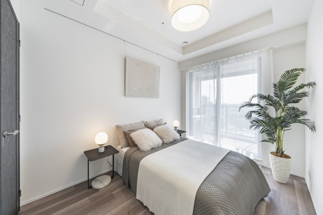 【洋室】 | ザ・パークハウス白金二丁目タワー | バルコニーに面した主寝室（約6.9帖）