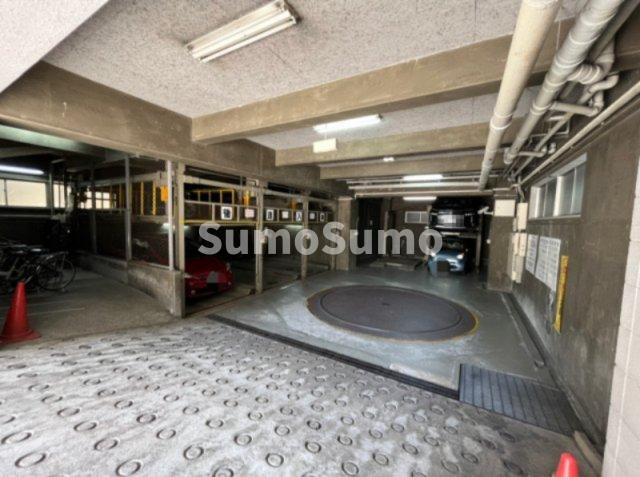 アストレア内淡路の駐車場