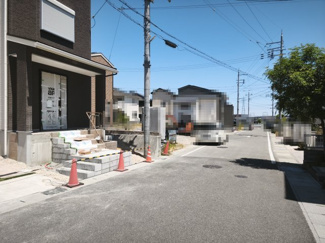 【前面道路含む現地写真】