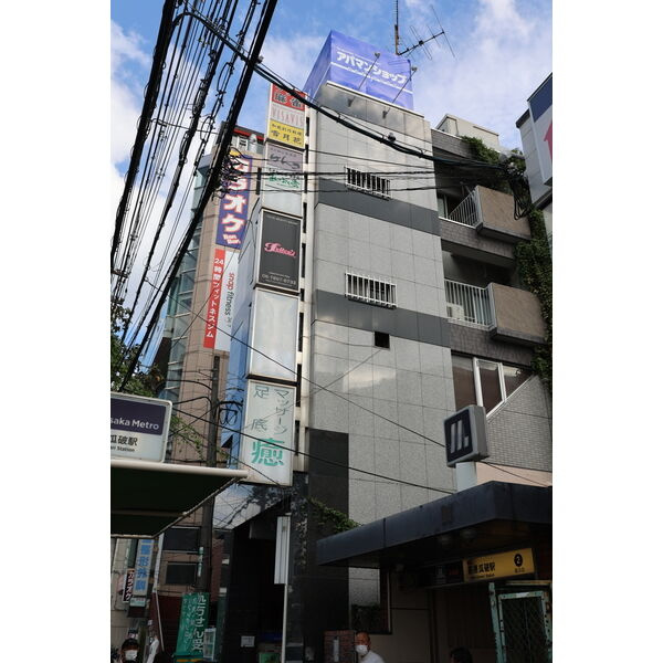 大阪市平野区瓜破２丁目の店舗一部の外観