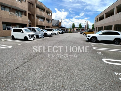 【駐車場】 | サンシャイン土井N | 駐車場に車を止められます