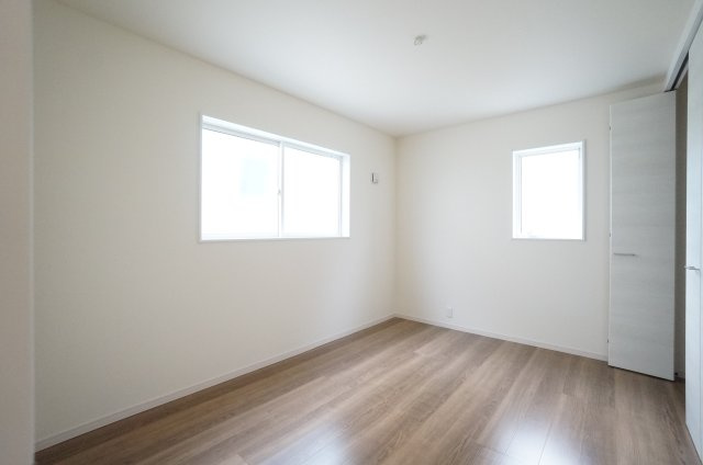 リーブルガーデン武豊町桜ケ丘2丁目　2号棟の洋室|2階6帖の洋室。