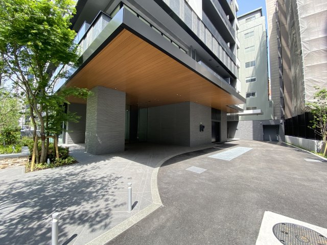 ローレルタワー御堂筋本町のエントランス