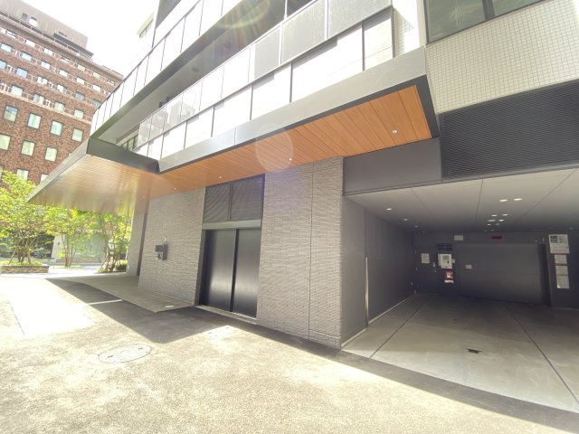 ローレルタワー御堂筋本町の駐車場