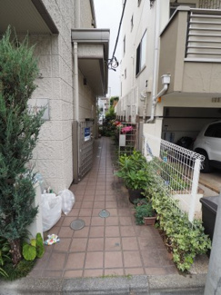 【エントランス】 | Albus Lespedeza（ｱﾙﾊﾞｽﾚｽﾍﾟﾃﾞｰｻﾞ）