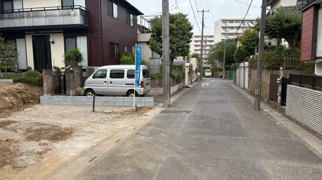 入間市大字高倉の新築一戸建の前面道路含む現地写真|前面道路は南東側です